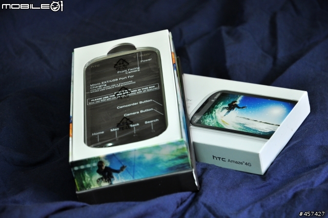 『開箱』聖誕禮物～hTC Amaze 4G黑色版開箱之黑貓白貓小閃光！