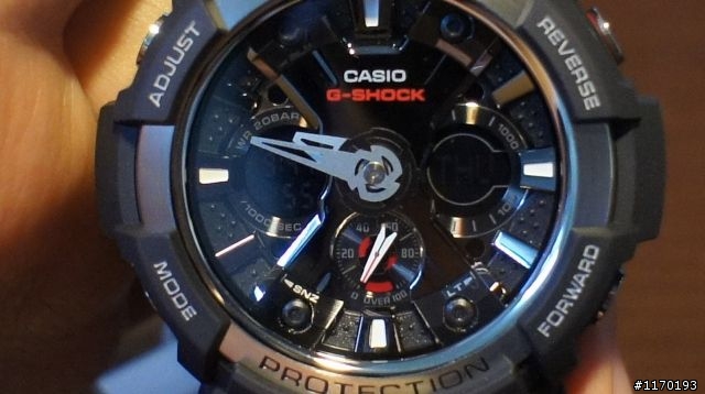 滿滿金屬元素和「X」胎紋設計元素的~~G-SHOCK GA-200 1A開箱