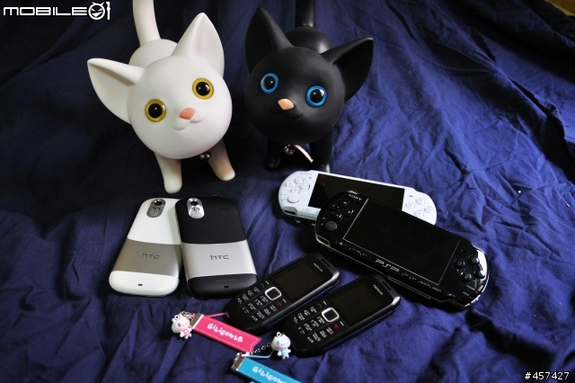 『開箱』聖誕禮物～hTC Amaze 4G黑色版開箱之黑貓白貓小閃光！