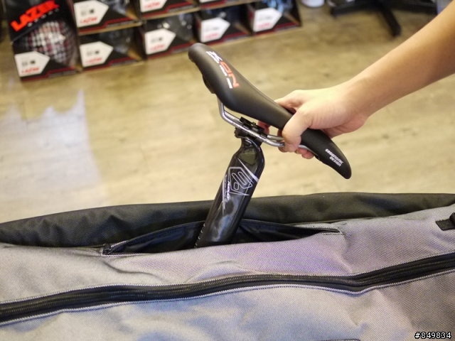[安裝教學]  豪華級的自行車行李箱Biknd Helium，長途旅行必備。