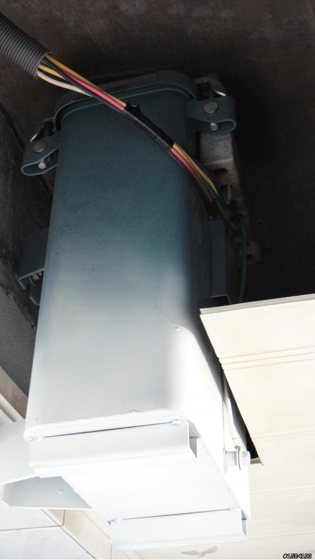 屋子裡面有小型變電箱 是否可以移動