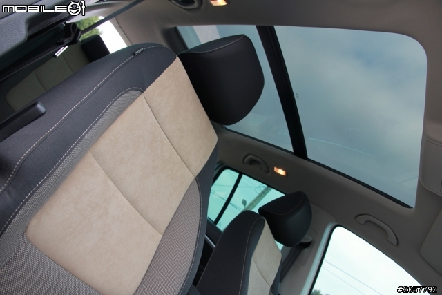 (開箱了) 2012 TIGUAN TSI S&S 天窗+多功能方向盤+倒車顯影+遠光燈輔助系統+米黑內裝....一次呈現]