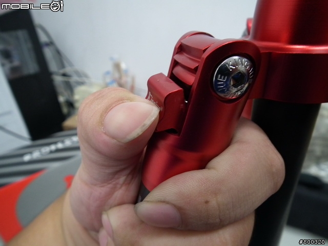 [分享] Kingjue CC-258 勁捷 四節 碳纖維 彩色腳架
