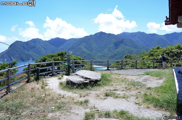 開著Luxgen SUV行駛在蘇花公路上，感受大自然的鬼斧神工，壯闊之美。