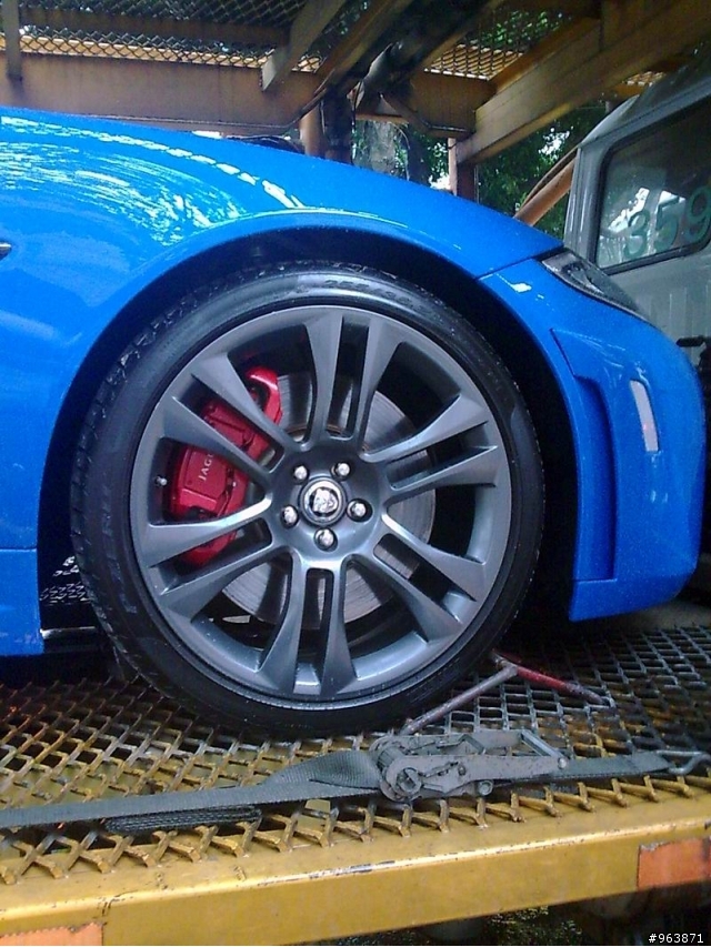 2011台北世貿車展  車輛進駐
