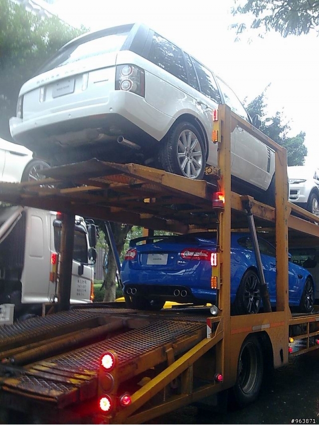 2011台北世貿車展  車輛進駐