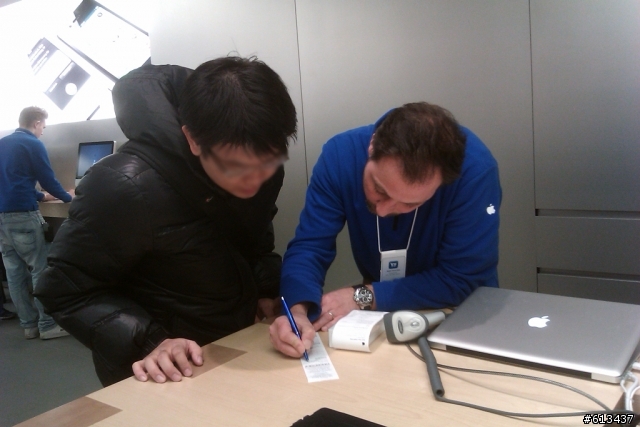 德版iphone 4S開箱+漢堡Apple store~
