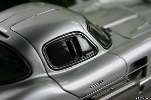 (開箱,新增底盤照) CMC M-088 Mercedes-Benz 300 SLR Uhlenhaut Coupe 董事長用車