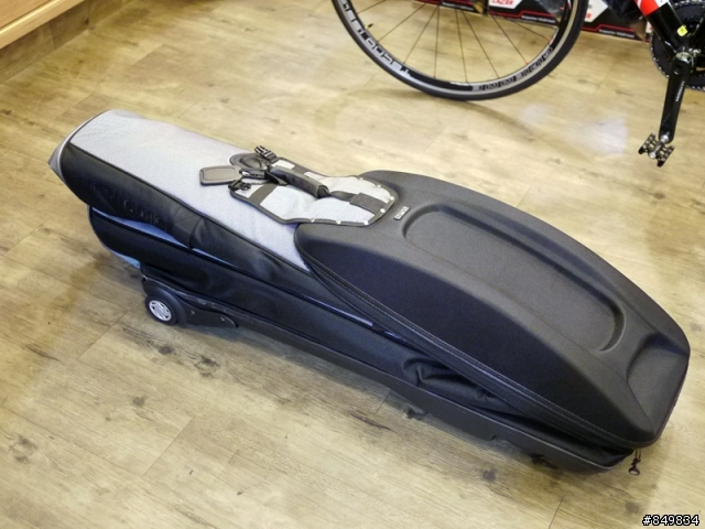 [安裝教學]  豪華級的自行車行李箱Biknd Helium，長途旅行必備。