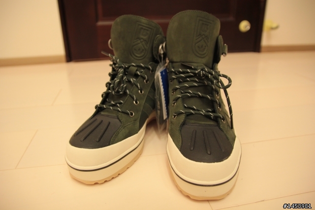 【首開】ADIDAS ORIGINALS X BURTON WINTERBALL HI KZK SOLID