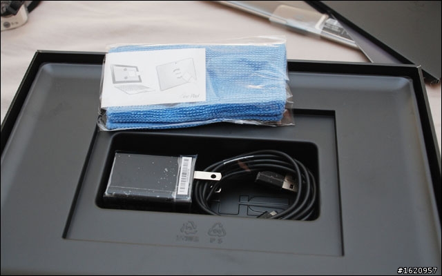 [入手] Transformer Prime 32G...搶到了...來跟ipad2排排站...