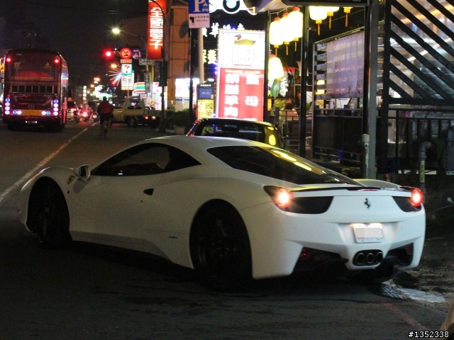 Ferrari  458 消光白馬