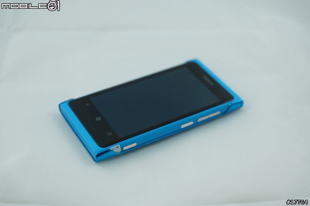 『極簡美學』Nokia Lumia 800 放手一搏 開箱文