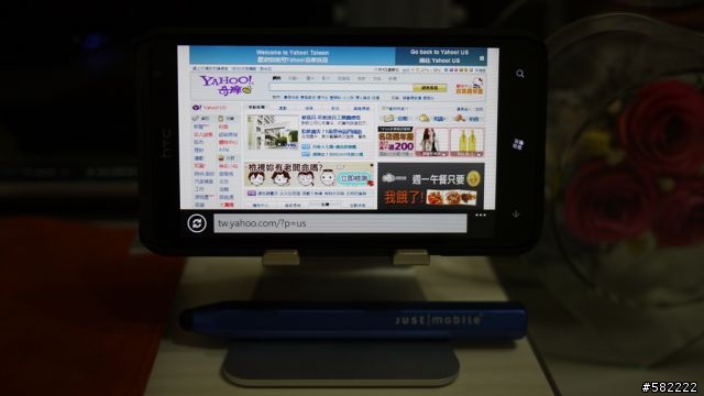 HTC 4.7吋泰坦 台灣大芒果開箱~(*从'∀')♪゛大芒果吞掉Galaxy Note/iPad/MAC air!