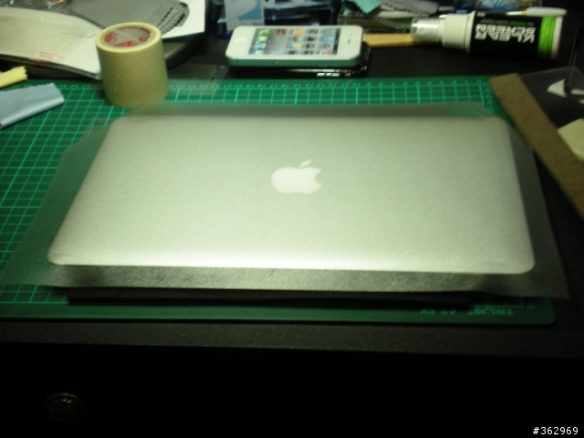 [圖解]正妹教你包膜，麻豆MacBook Air 11"。