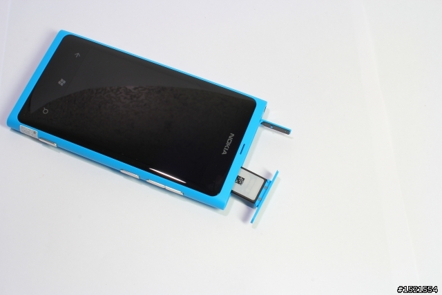 【簡易開箱】阿楞的 Nokia Lumia 800