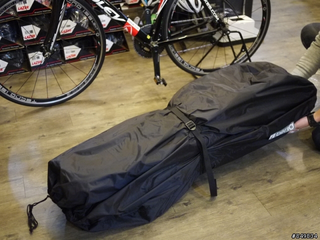 [安裝教學]  豪華級的自行車行李箱Biknd Helium，長途旅行必備。
