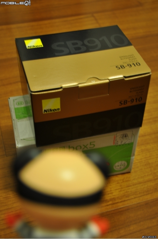 [平安夜開箱]NEW N家神燈SB-910+ MB-D80電池垂直手把 開箱(圖多)