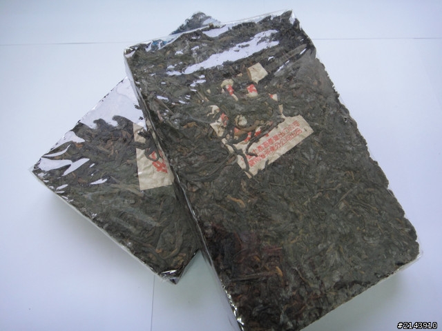 長輩瘋  家裡堆積的普洱茶...
