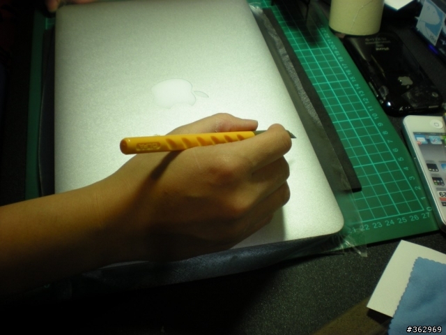 [圖解]正妹教你包膜，麻豆MacBook Air 11"。