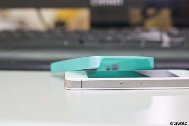 【分享】ROCK iPhone4/iPhone4S 夏花系列 VS 0.07mm 超薄裸殼
