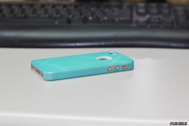 【分享】ROCK iPhone4/iPhone4S 夏花系列 VS 0.07mm 超薄裸殼