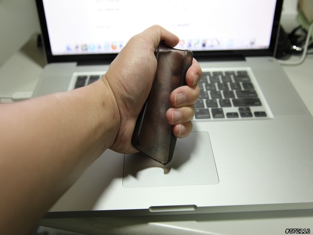 【開箱 】iPhone 4S + GGMM極輕薄 保護殼....