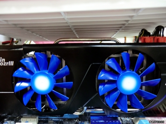 N580GTX LIGHTNING XE 風扇轉速為100%顏色會變成白色!!?