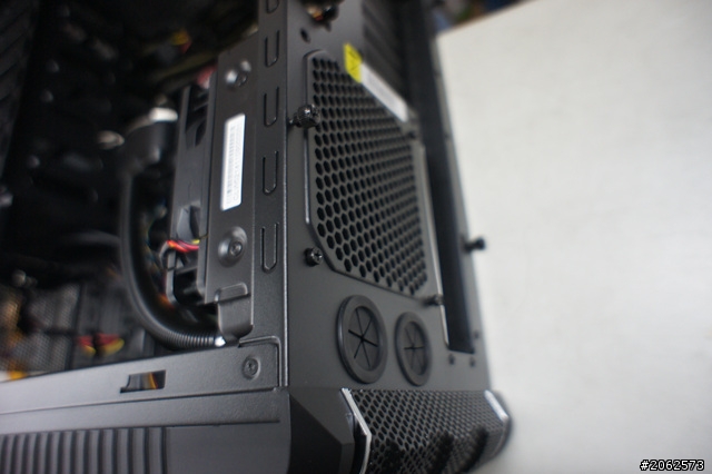 兩台 SANDY-E 安裝 Thermaltake 散熱器