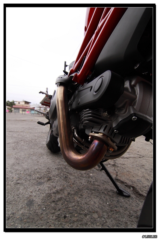 開箱!!! 開箱!!!我家女王~~又花轟了~~提前收到的耶誕節禮物~~Ducati monster 796~~