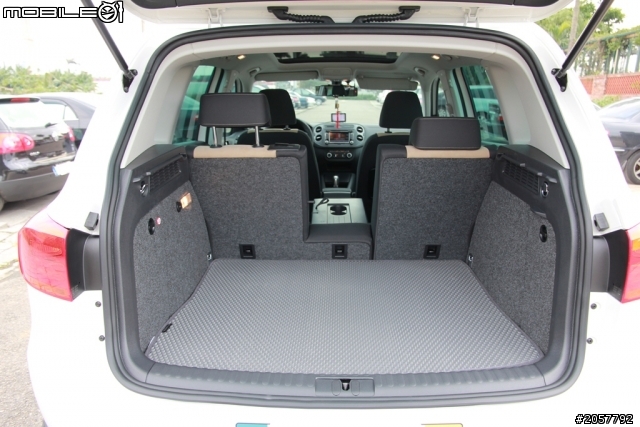 (開箱了) 2012 TIGUAN TSI S&S 天窗+多功能方向盤+倒車顯影+遠光燈輔助系統+米黑內裝....一次呈現]