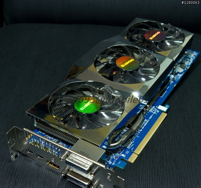 [HD6870 開箱] GV-R687OC-1GD 並 [評估]"升級顯卡"的效益？