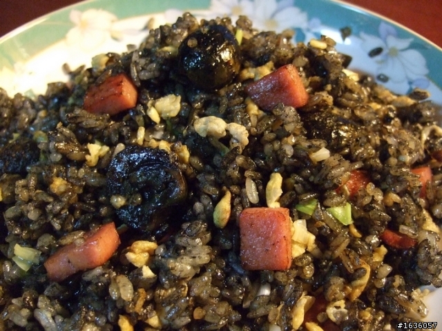 [暗黑料理] 墨汁炒飯