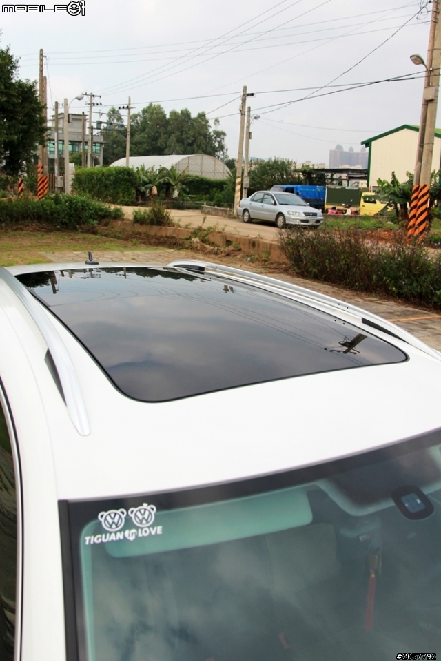 (開箱了) 2012 TIGUAN TSI S&S 天窗+多功能方向盤+倒車顯影+遠光燈輔助系統+米黑內裝....一次呈現]