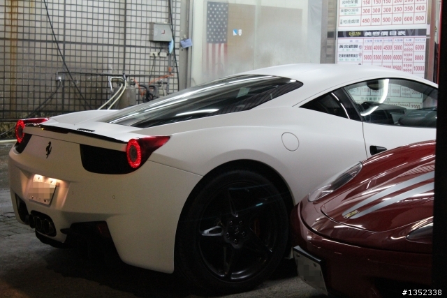 Ferrari  458 消光白馬