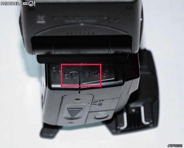 NIKON閃光燈SB-600外殼螺絲處裂開
