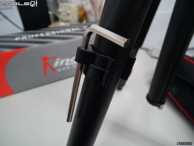 [分享] Kingjue CC-258 勁捷 四節 碳纖維 彩色腳架