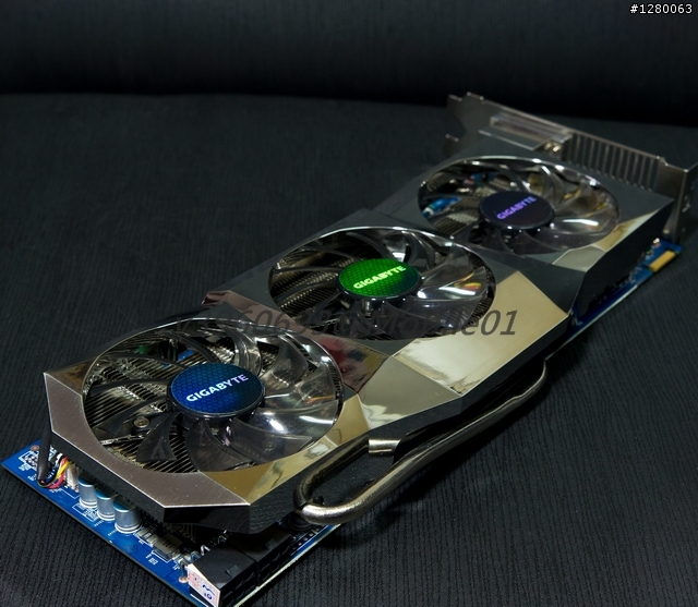 [HD6870 開箱] GV-R687OC-1GD 並 [評估]"升級顯卡"的效益？