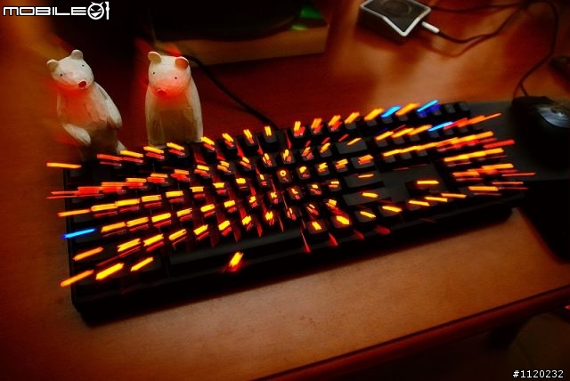 Ducky DK9008-R Shining 紅光紅軸簡易開箱