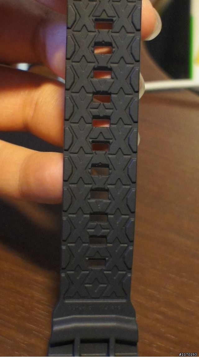 滿滿金屬元素和「X」胎紋設計元素的~~G-SHOCK GA-200 1A開箱