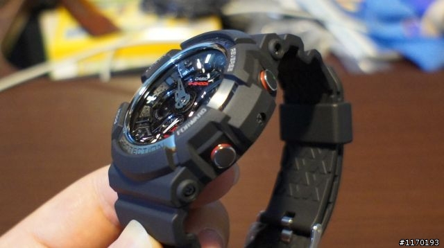 滿滿金屬元素和「X」胎紋設計元素的~~G-SHOCK GA-200 1A開箱