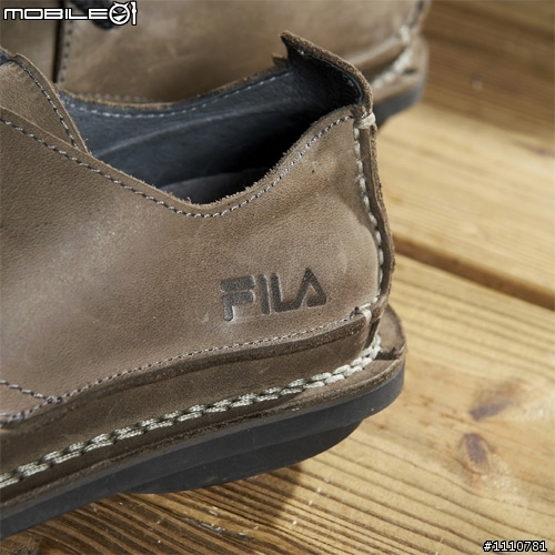 請問這雙鞋哪裡買的到 FILA