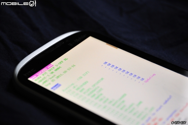 『開箱』聖誕禮物～hTC Amaze 4G黑色版開箱之黑貓白貓小閃光！