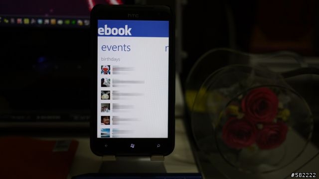 HTC 4.7吋泰坦 台灣大芒果開箱~(*从'∀')♪゛大芒果吞掉Galaxy Note/iPad/MAC air!