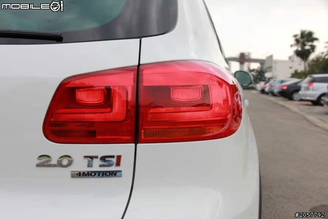 (開箱了) 2012 TIGUAN TSI S&S 天窗+多功能方向盤+倒車顯影+遠光燈輔助系統+米黑內裝....一次呈現]