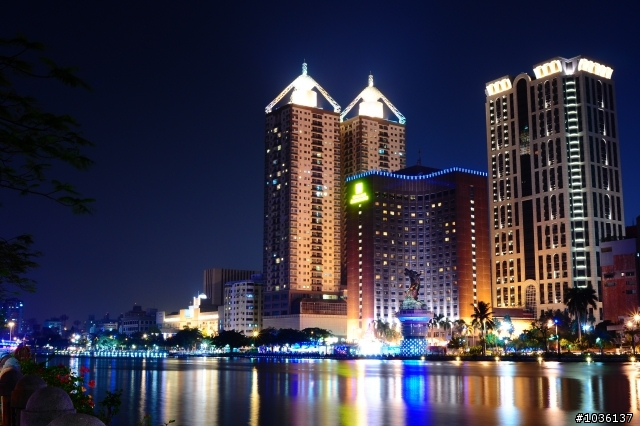 請教D90該拜入哪顆鏡頭