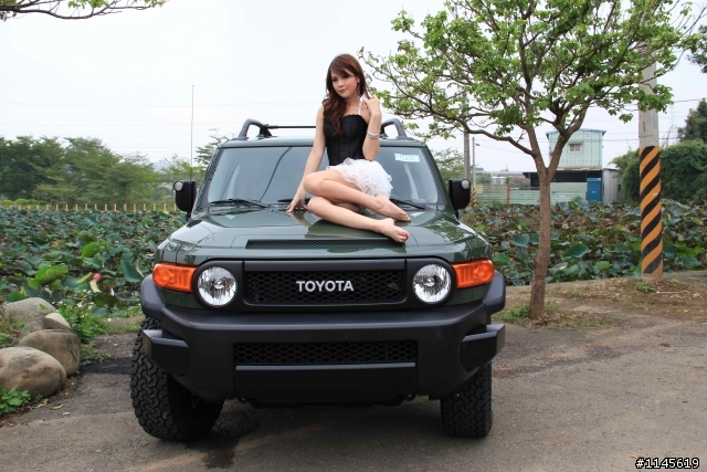 [代開箱]  東洋悍馬車-FJ  CRUISER TRAIL TEAMS特別紀念版+名模寫真集
