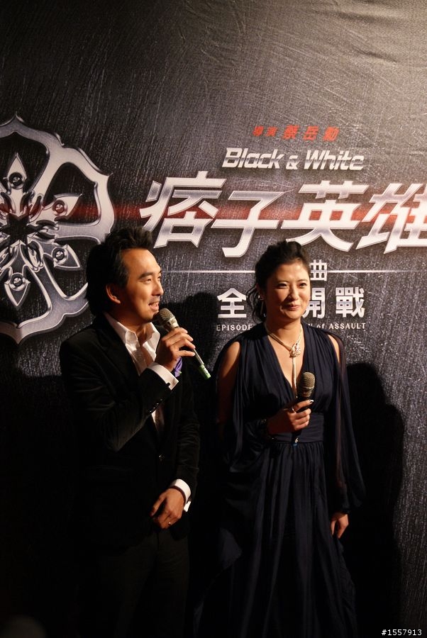 【SUV特技表演 圖多多!】參加痞子英雄首映會，看到趙又廷的英雄車！