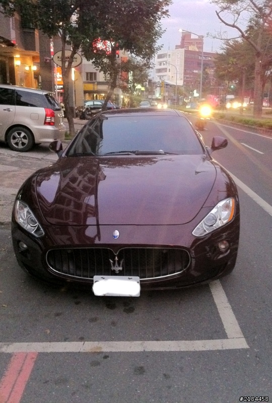 路邊巧遇 Maserati~~