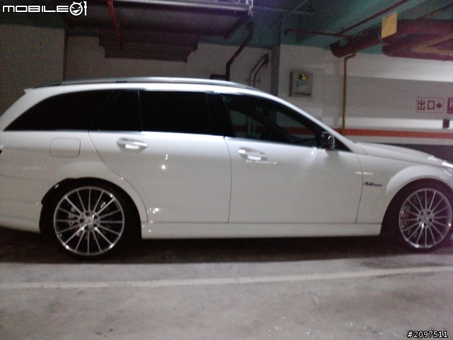 鄰居的C63T AMG